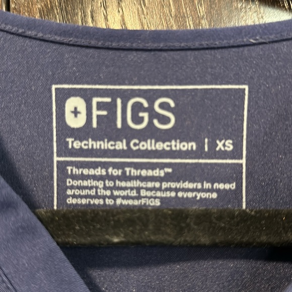 FIGS Scrub Top - Picture 2 of 5